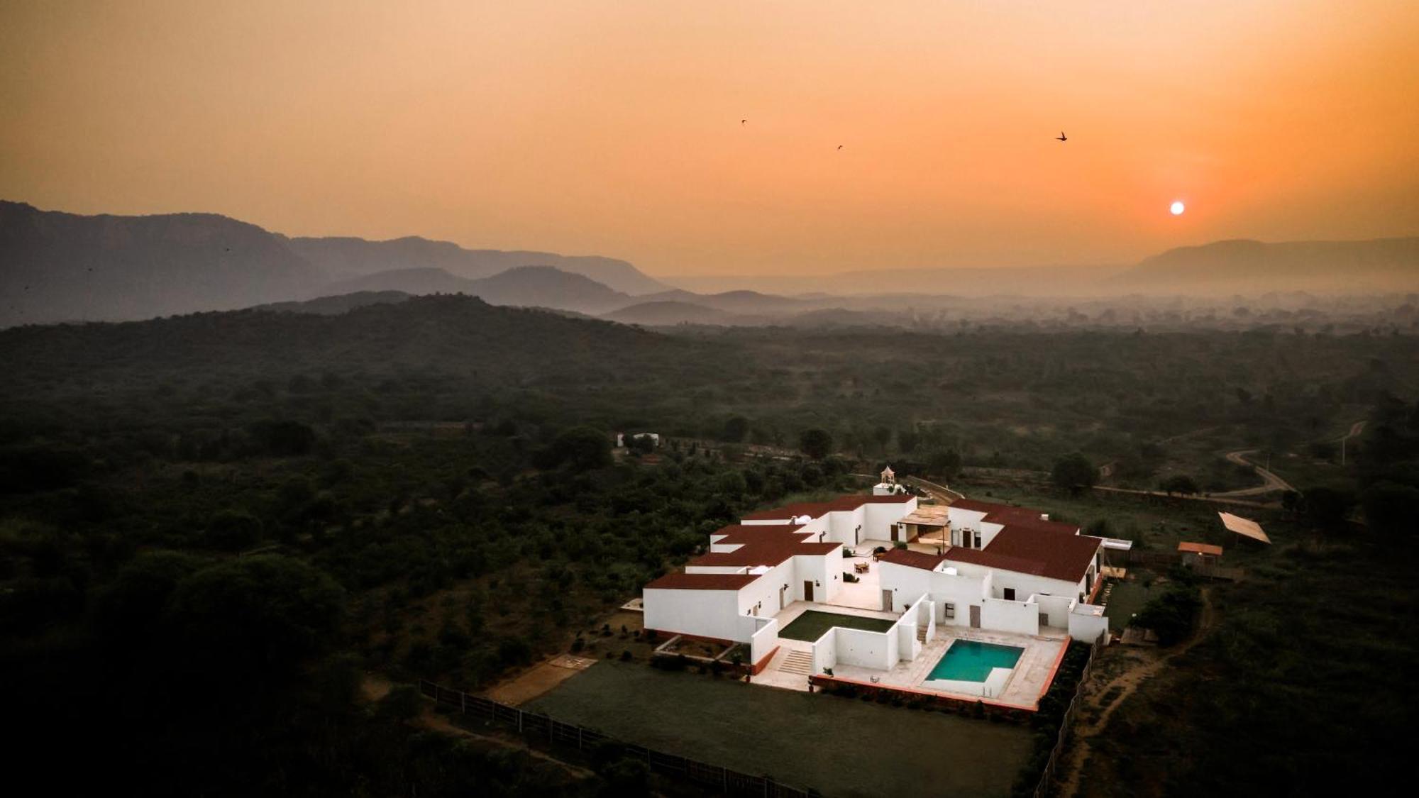 Guldaar Sariska - A Luxury Forest Resort Tehla Екстериор снимка